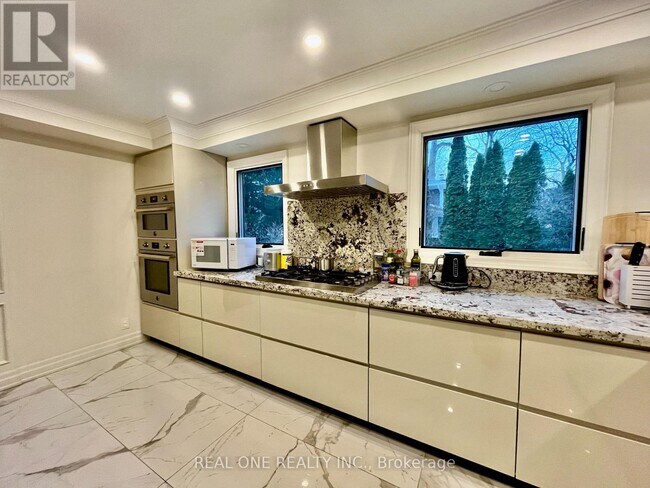 Building Photo - 271 Lawson St