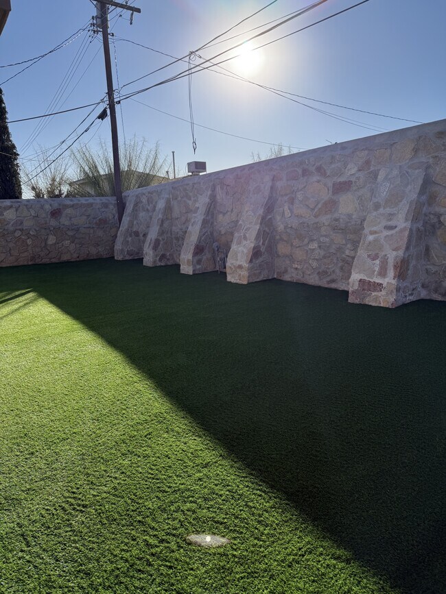 Foto del edificio - 1029 Lomaland Dr