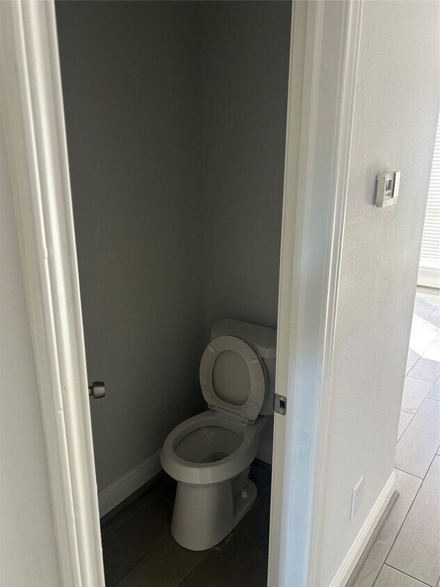 Foto del edificio - 6722 Oakleaf Trail Ln