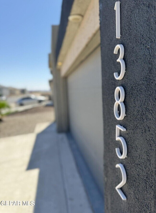 Building Photo - 13852 Paseo Alegre Dr