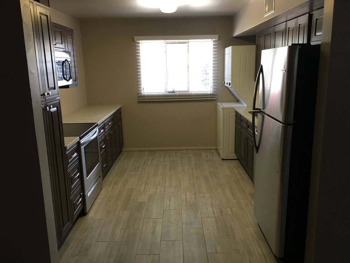 Kitchen 1 - 2703 E Spring St