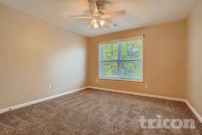 Foto del edificio - 341 Revolution Dr