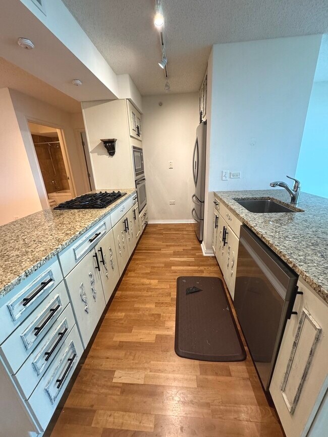 Foto del edificio - 9725 Woods Dr