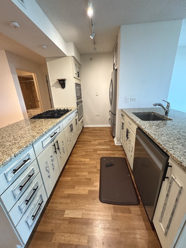 Building Photo - 9725 Woods Dr