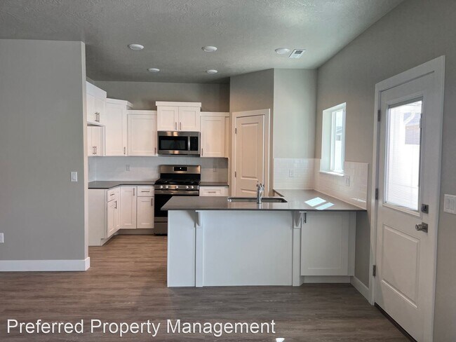 Foto del edificio - 3 br, 2.5 bath House - 3039 N 175 E