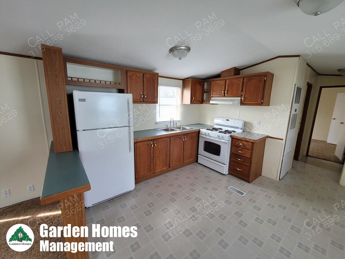 Primary Photo - 9 Cedar Ln
