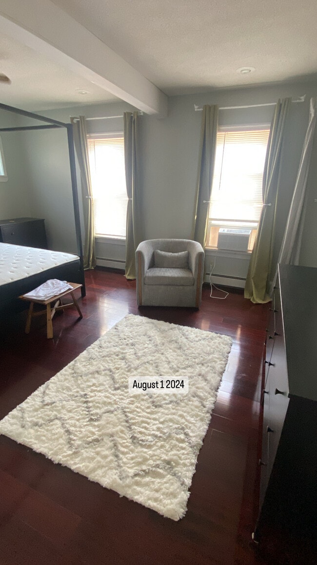large bedroom - 6 Robbins Ct