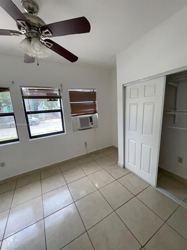 Foto del edificio - 1140 NW 4th St