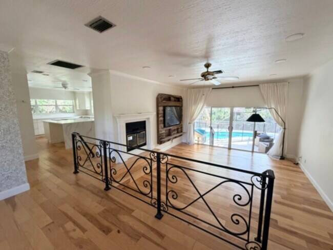 Foto del edificio - 3 Bedroom 2 Bath with lawn and pool included