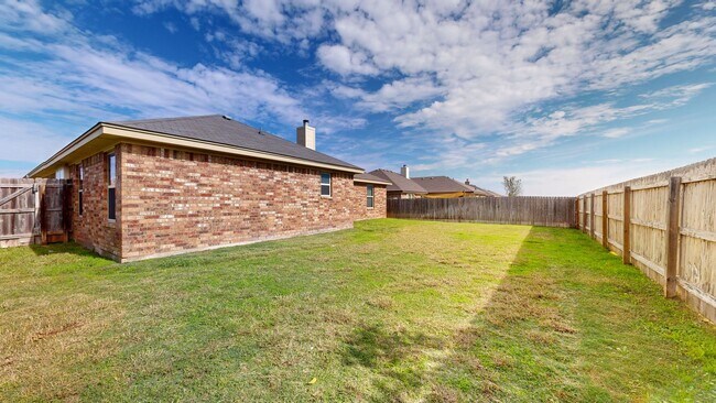 Building Photo - AVAILABLE NOW READY FOR IMMEDIATE OCCUPANC...