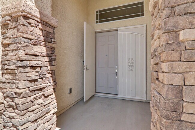 Building Photo - Immaculate 5-Bed, 3-Bath Entertainer’s Home on Over a Quarter Acre in Gated Riverwalk Ranch Manor...