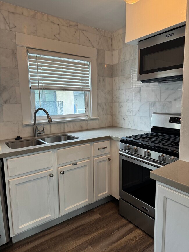 Foto del edificio - 1653 Bayview Dr