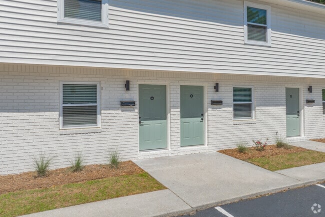 Building Entrance - Mulberry Pond