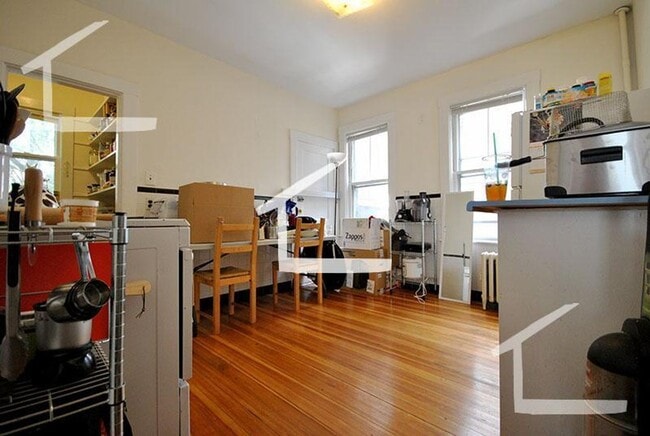Building Photo - Available now - Brighton 3 bed