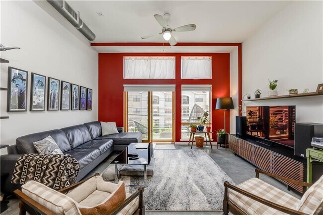 Foto del edificio - 2124 E 6th St