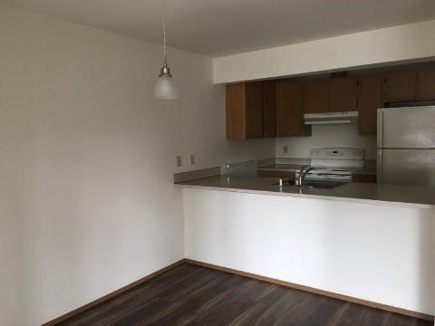 Building Photo - Kristine Apartments - Room for rent