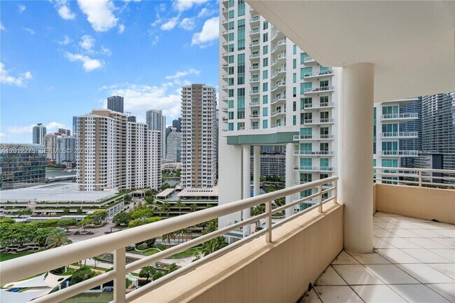 Foto del edificio - 888 Brickell Key Dr