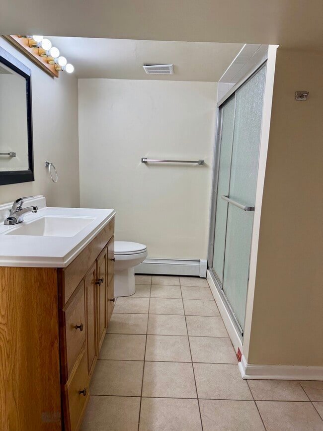 Building Photo - 5800 N Melvina Ave