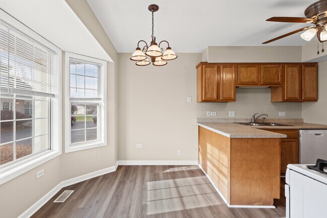 Foto del edificio - 3490 Willowview Ct