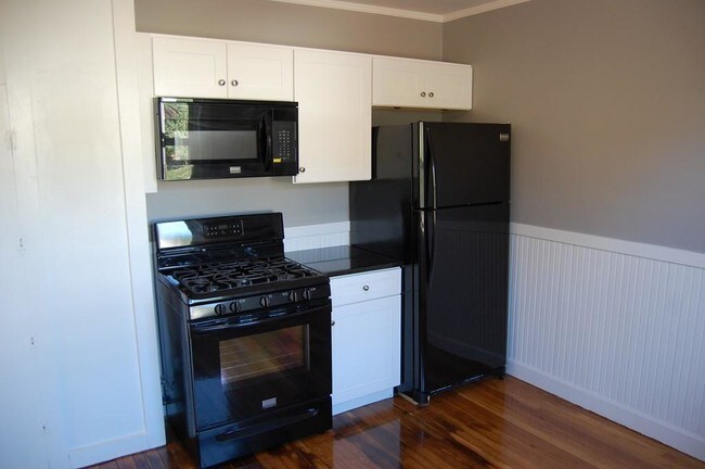 Building Photo - 148 Groton Rd