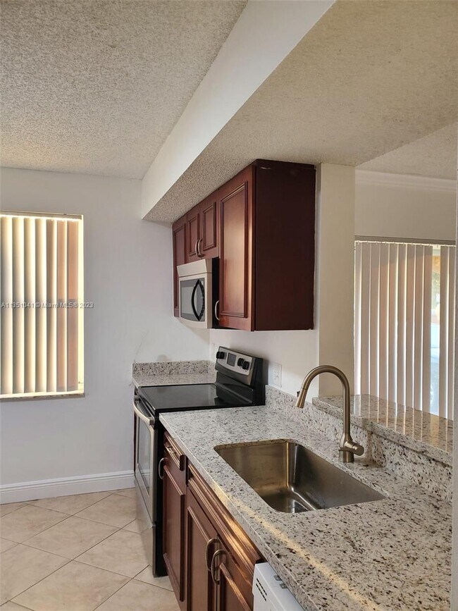 Building Photo - 165 NW 96th Terrace