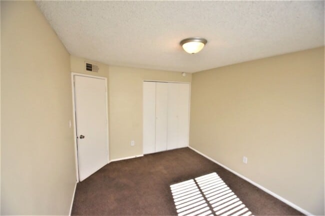 Building Photo - 7401 W Cypress St