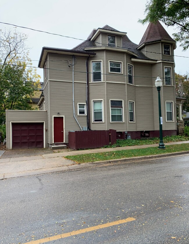 Building Photo - 201 S Bassett St