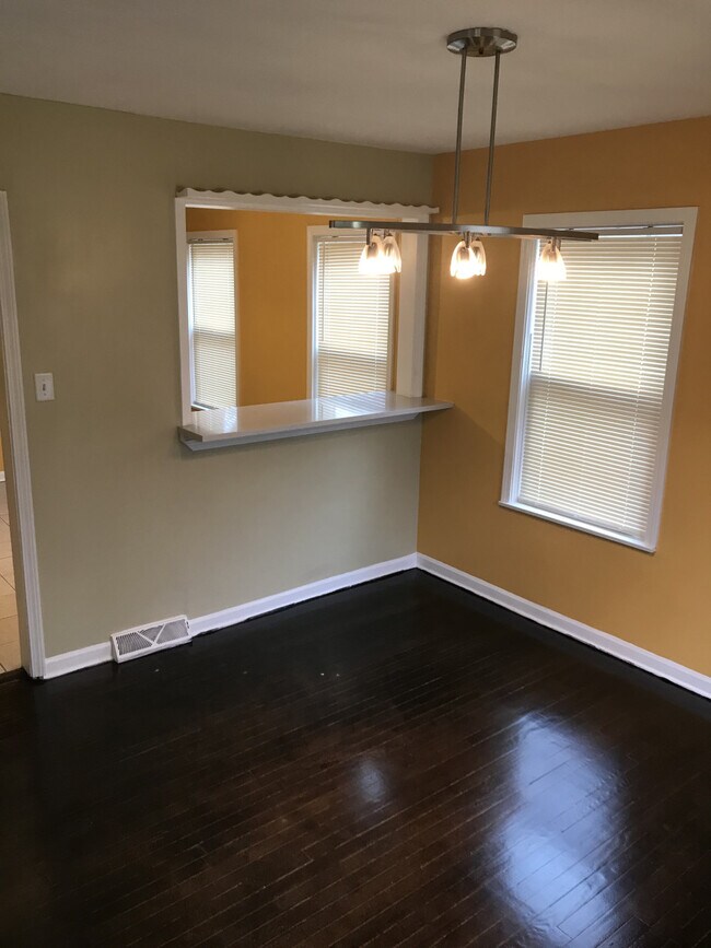Building Photo - 142 PL