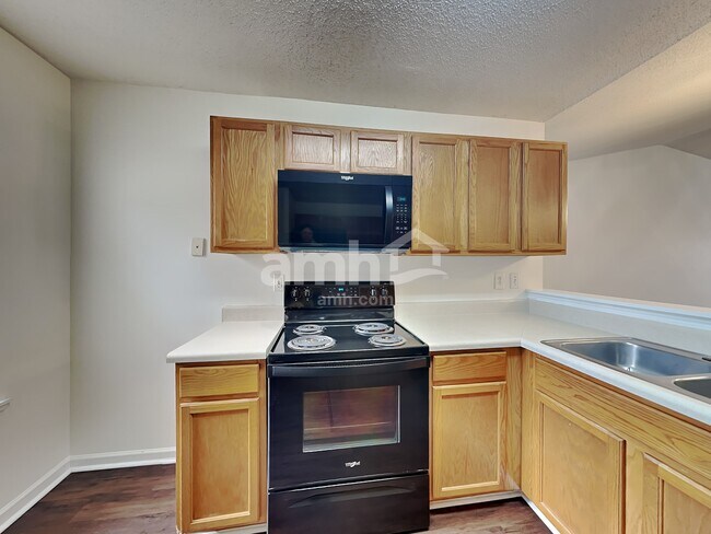 Foto del edificio - 411 Revis Creek Ct