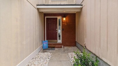 Foto del edificio - Charming 2-Bedroom, 2.5-Bathroom Townhome with Community Pool! Available TODAY!