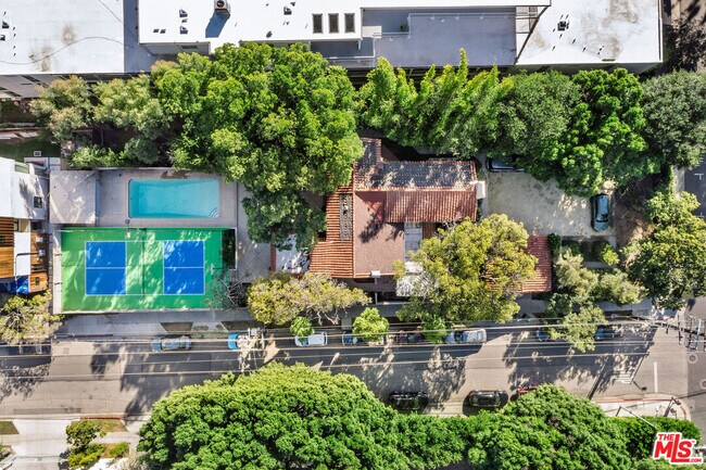 Building Photo - 8328 Willoughby Ave