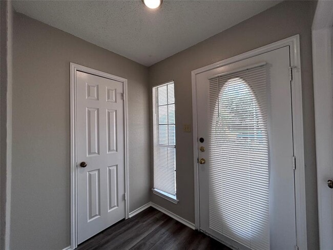 Building Photo - 9305 Kempler Dr