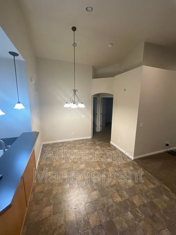 Building Photo - 1061 Canyon Meadow Dr