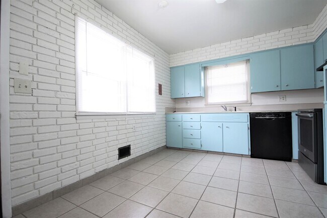 Foto del edificio - 3 Bedroom / 2 Bath Home AVAILABLE NOW!