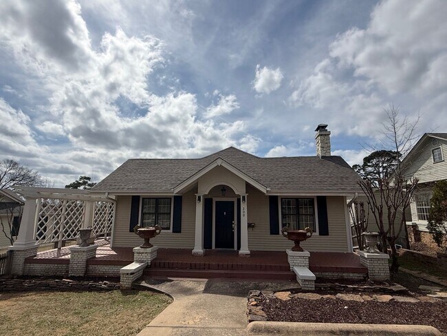 Building Photo - 200 Ridgeway Dr