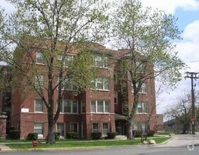 Building Photo - 4031 N Kedvale Ave