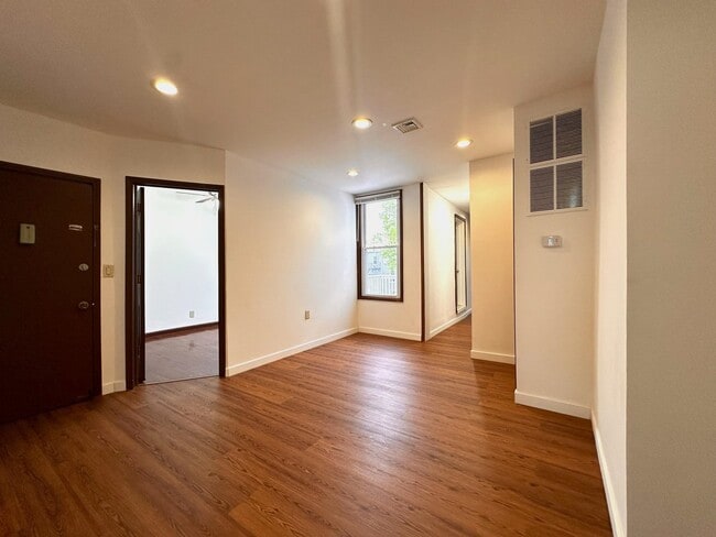 Foto del edificio - 125 Zabriskie St