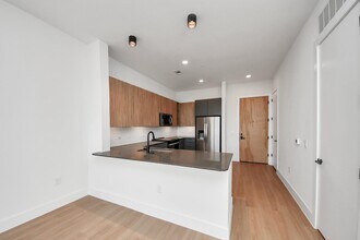 Building Photo - 2810 Riverby Rd