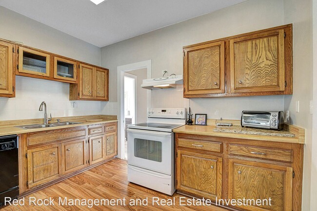 Building Photo - 3 br, 1.5 bath House - 505 Avenue K