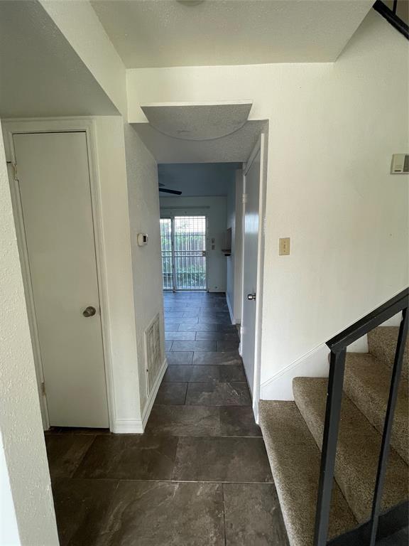 Foto del edificio - 9350 Country Creek St
