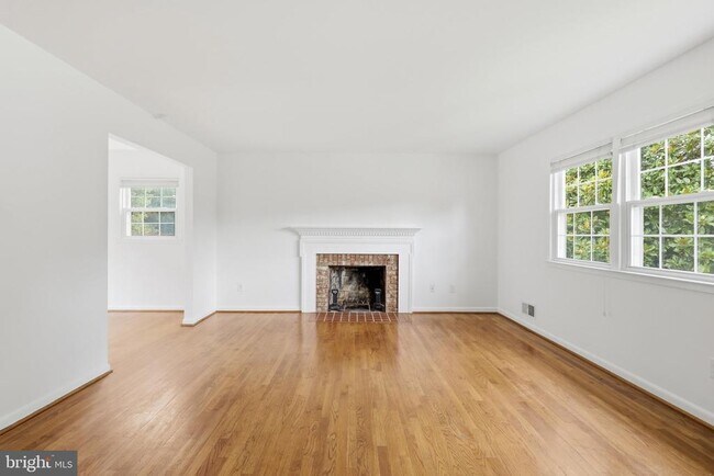 Building Photo - 6408 Kroy Dr