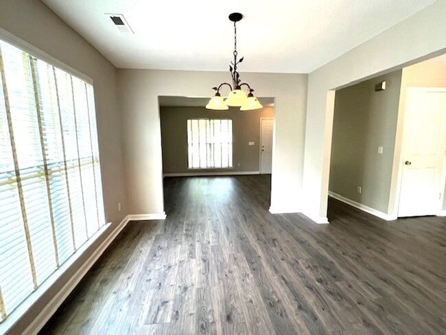 Building Photo - ~~ 4-Bedroom Beauty in Mebane ~~