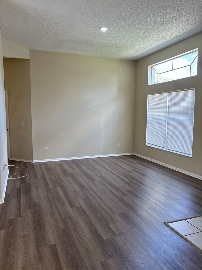 Building Photo - Kissimmee- 4 Bedroom and 3 Bathroom Pool Home