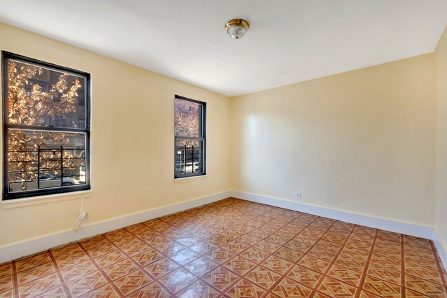Building Photo - 2326 Loring Pl N