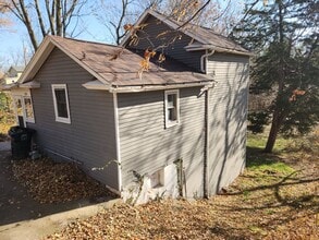 Building Photo - 510 W 10 1/2 St