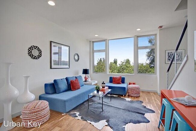 Foto del edificio - 2 br, 2.5 bath House - 4503 41st Ave SW
