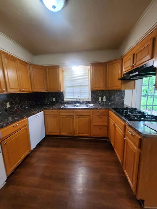 Foto del edificio - 3 bedroom 1 bathroom in Shady Grove *$300 ...