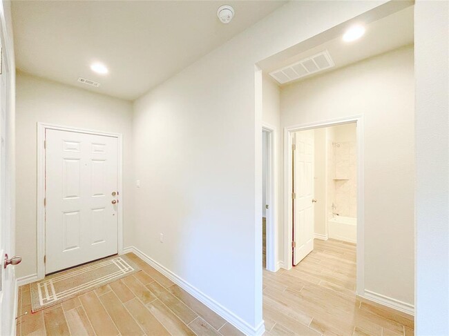 Building Photo - 1701 Denesa Dr