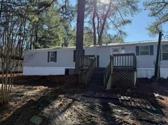 Building Photo - Private Setting/ Large Lot 3 bedroom 2 bath