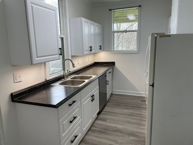 Building Photo - 843